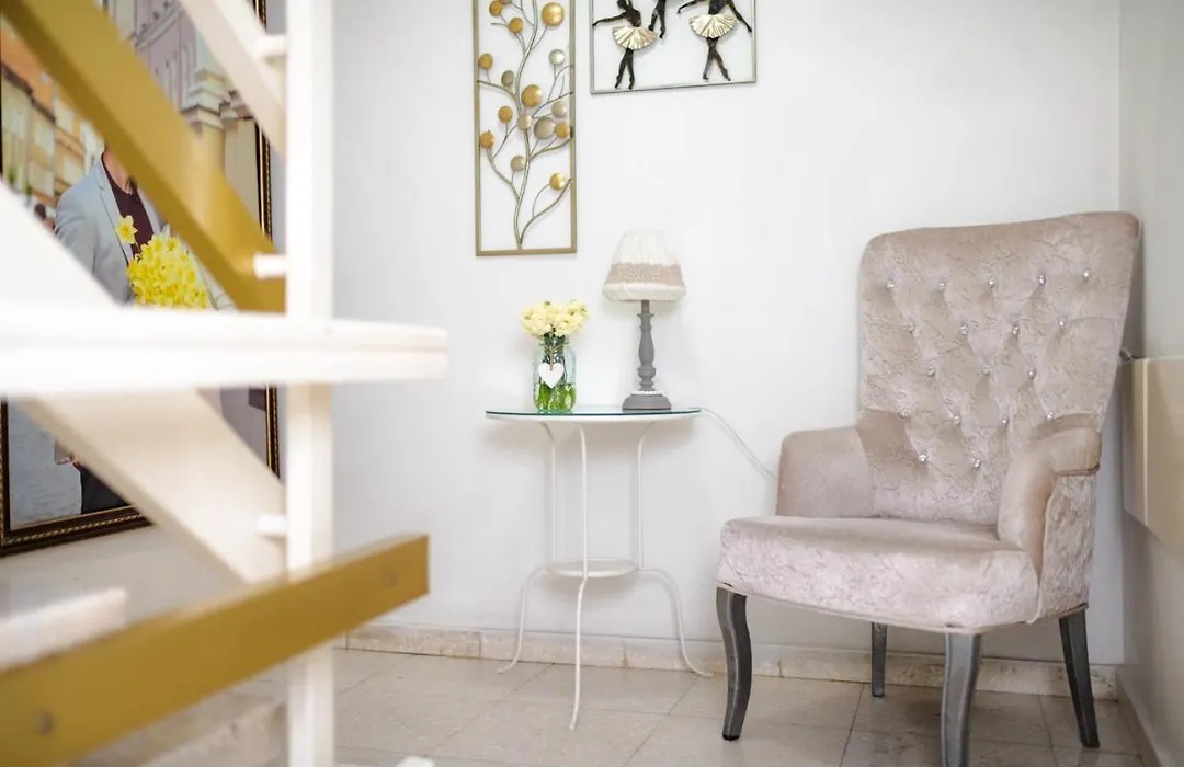 Angela'S Luxury Apartments-1