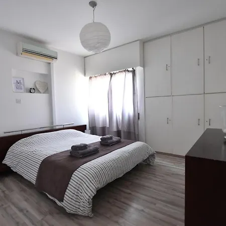 Glabur Stays - The Cozy 2 Bdr - Nicosia City, Free Parking & Wifi, Welcomes You!!!-2