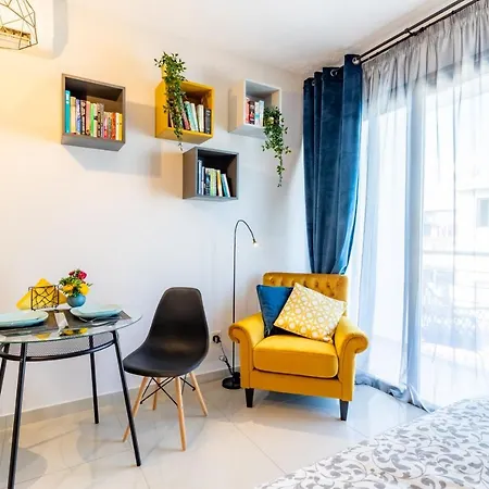 Light House - Seafront Cosy Studio With Library-3