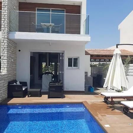 Melanos Fully Renovated Townhouse With Private Pool-3