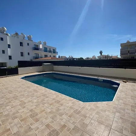 Cosy Apartment In Kato Paphos With Pool Access-3