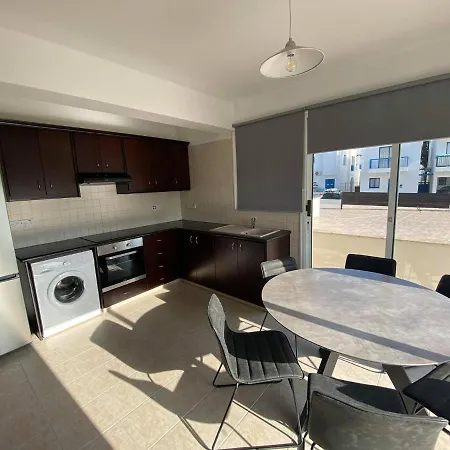 Cosy Apartment In Kato Paphos With Pool Access-2