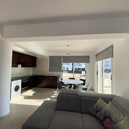 Cosy Apartment In Kato Paphos With Pool Access-3