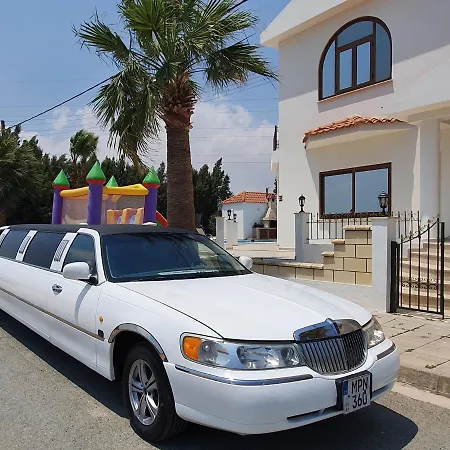 Larnaca Mansion Ideal For 3 Families Or More-3