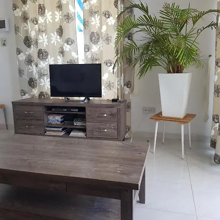 Peaceful Townhouse With Private Pool Near The Sea-3