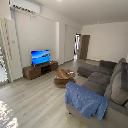 2 Bedroom Self Contained Apartment Opposite The Mediterranean Hotel-2