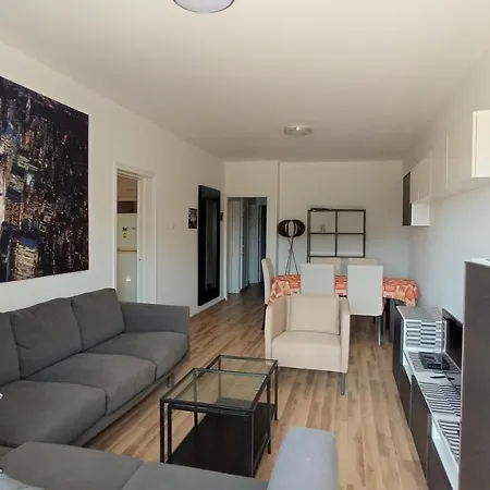 5 Min To The Beach Holiday Shared Apartment - Private Room In 3 Bdr Apt-3