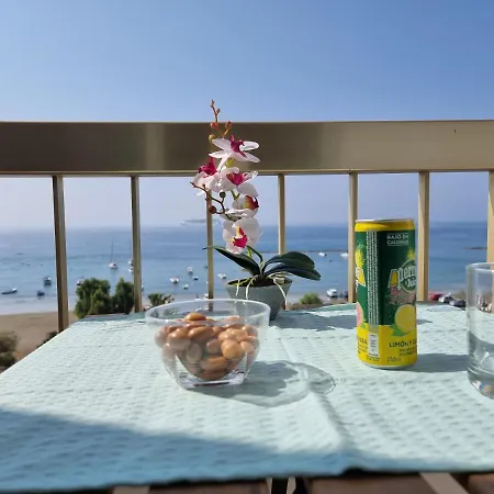 Super Modern Beachfront 1 Bedroom - Sleeps 4-2