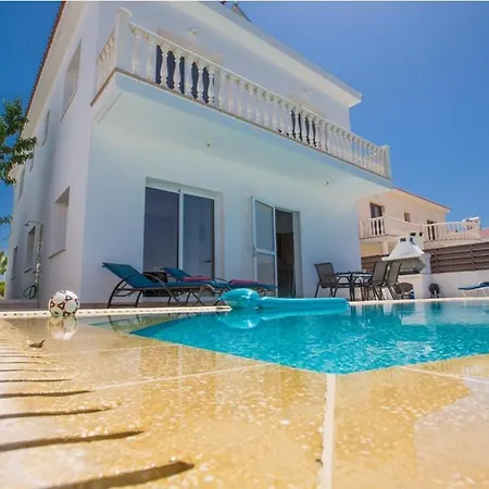 Carilisto Villas Big 4 Bedrooms In Center Of Ayia Napa-3