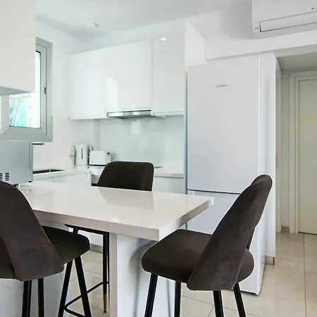 Phaedrus Living - Seaside Executive Flat Harbour 208-2