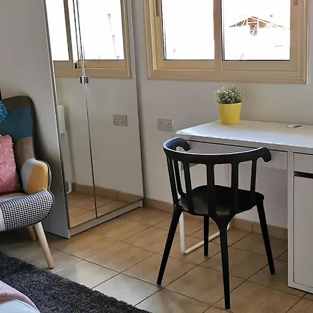 Pretty And Quiet Studio, With Wifi And Parking-3