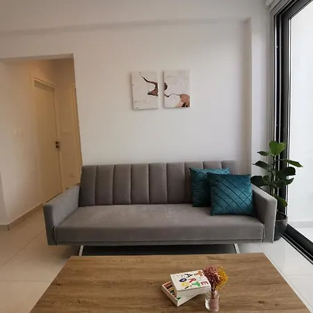 Phaedrus Living-2