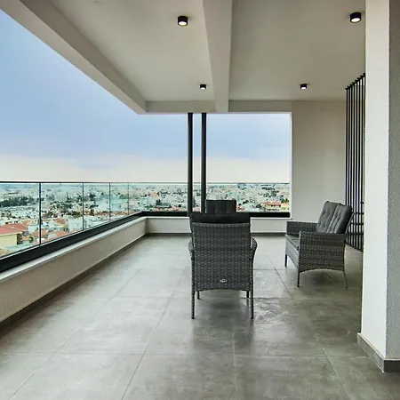 Phaedrus Living: Sea View Anna Residence 301-2