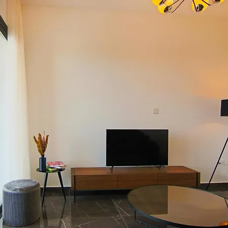 Phaedrus Living: Sea View Anna Residence 201-3