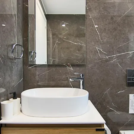 Phaedrus Living: Sea View Anna Residence 202-3