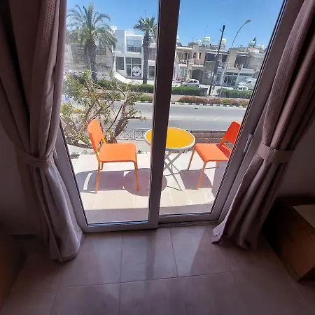 Newly Renovated Apartment In Tourist Area-3