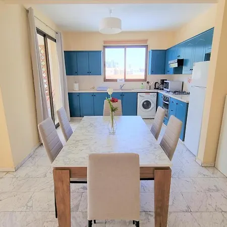 Comfy Rooms In A Shared Apartment Near Salt Lake With Internet And Netflix-3
