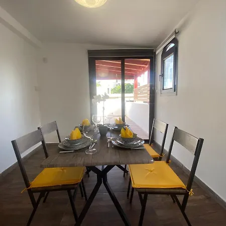 Philip Spacious Apartment-2