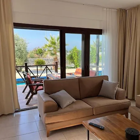 3 Bedroom Holiday Villa Close To Casinos-3