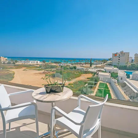 New Famagusta Hotel & Suites-3