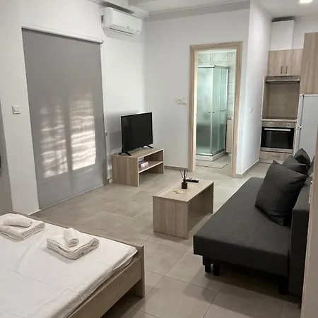 Modern City Center Studio Saripolou-2