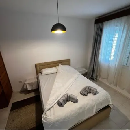 Girne Center 3 Rooms 150 M To Beach-2