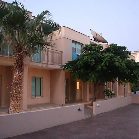 Theo'S Holiday Houses-3