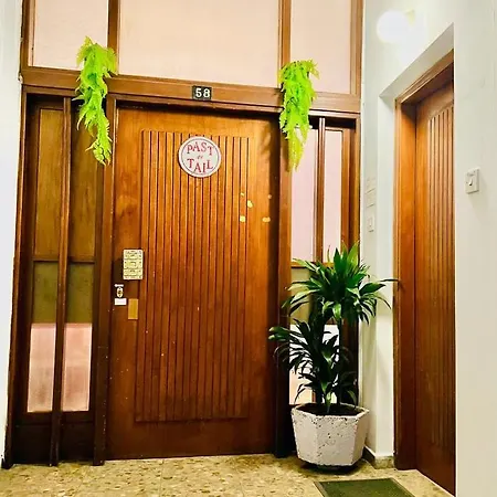 Hostel Past Or Tail-2