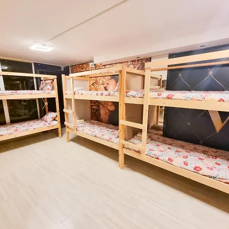 Unique City Hostel 100 Meters From Beach-2