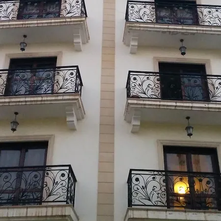 Lakis Court-2