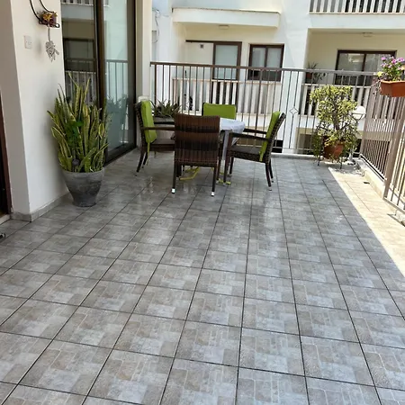 Extremely Comfy Apt With Spacious Private Terrace 10Min Walk To The Beach & In Town-2