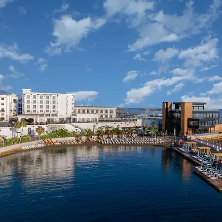 Les Ambassadeurs Hotel Casino&Marina-2