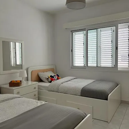 2 Bedroom Flat By The Sea-2