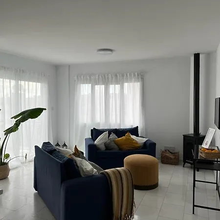2 Bedroom Flat By The Sea-3