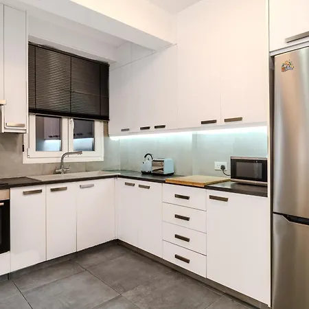 City 1 Bdr, 3 Min Walk From Finikoudes Beach-2