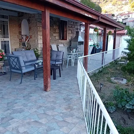 Traditional House In Pelendri-2