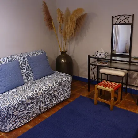 Kalimera A Lovely 1-Bedroom Rental With Ensuite And Kitchen-3