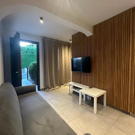 Royal Sunset Studios & Apartments-3