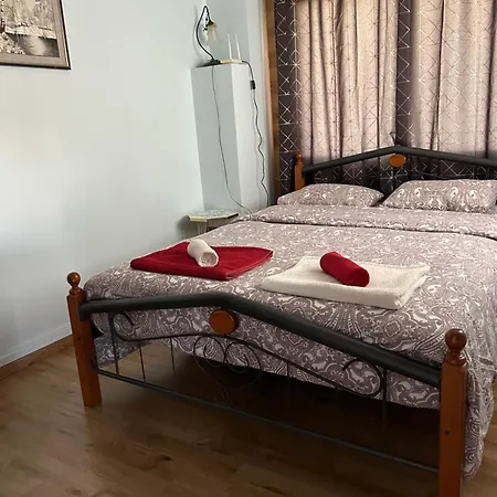 Apartment With Garden-2