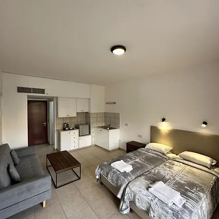 New York Plaza Hotel Apartments-2