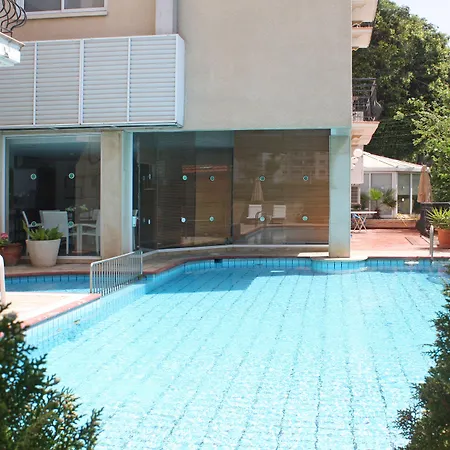 Chrielka Hotel-2