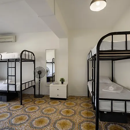 White Hostel-2