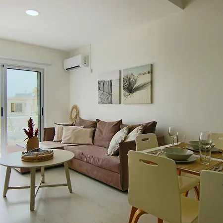 Phaedrus Living: City View Fountain Court 113-2