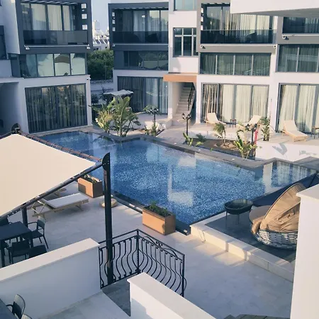 Chic Flat W Pool 5 Min To Beach In Kyrenia-2