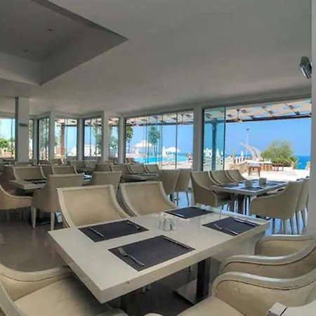 Jasmine Court Hotel Central Beachfront Location !-2