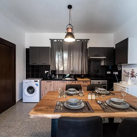 Serenityone - Centrally Located One Bedroom Apt-3