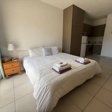 Paphos Gardens - 1Br Apt Near Pool, 5 Mins To Beach And Shops-3