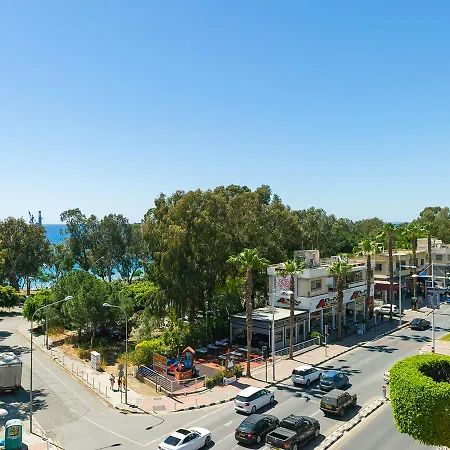 Pebble Beach Holiday Apartments-3