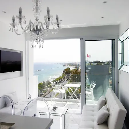The White Pearl Suite - Beach Front City Centre With Sea View.-2
