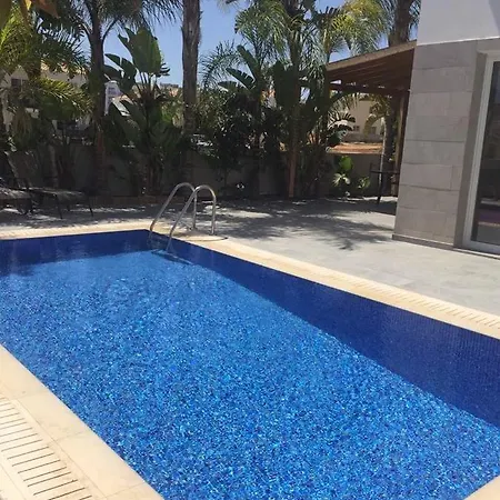 Amanda Villa-3